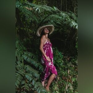 🌺 S O L D 🌺 Eimeo Kohatu Dress in Ahiri Fushia